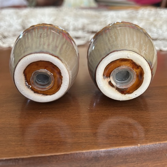 Salt and pepper shakers - Picture 5 of 5